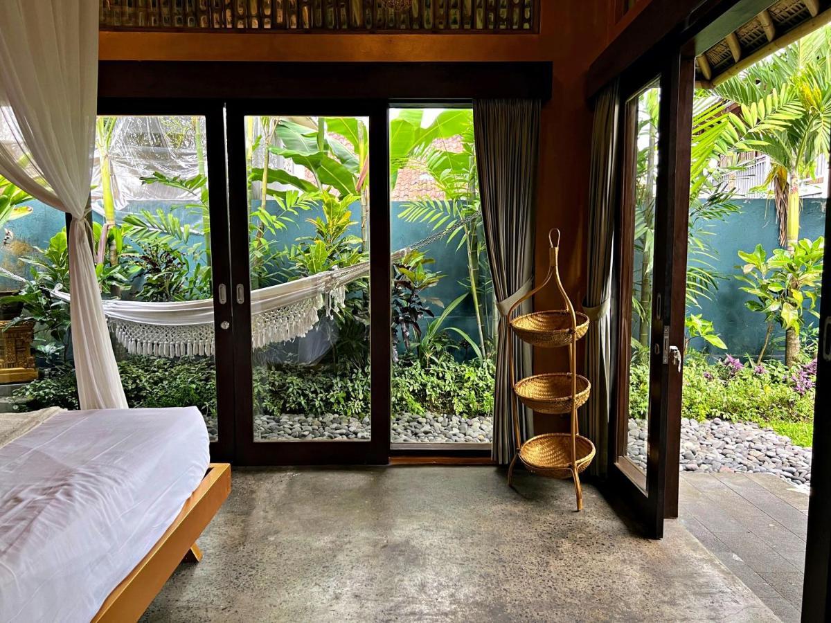 Joyously Raw - Free Upgrade Subject To Availability Couette-café *