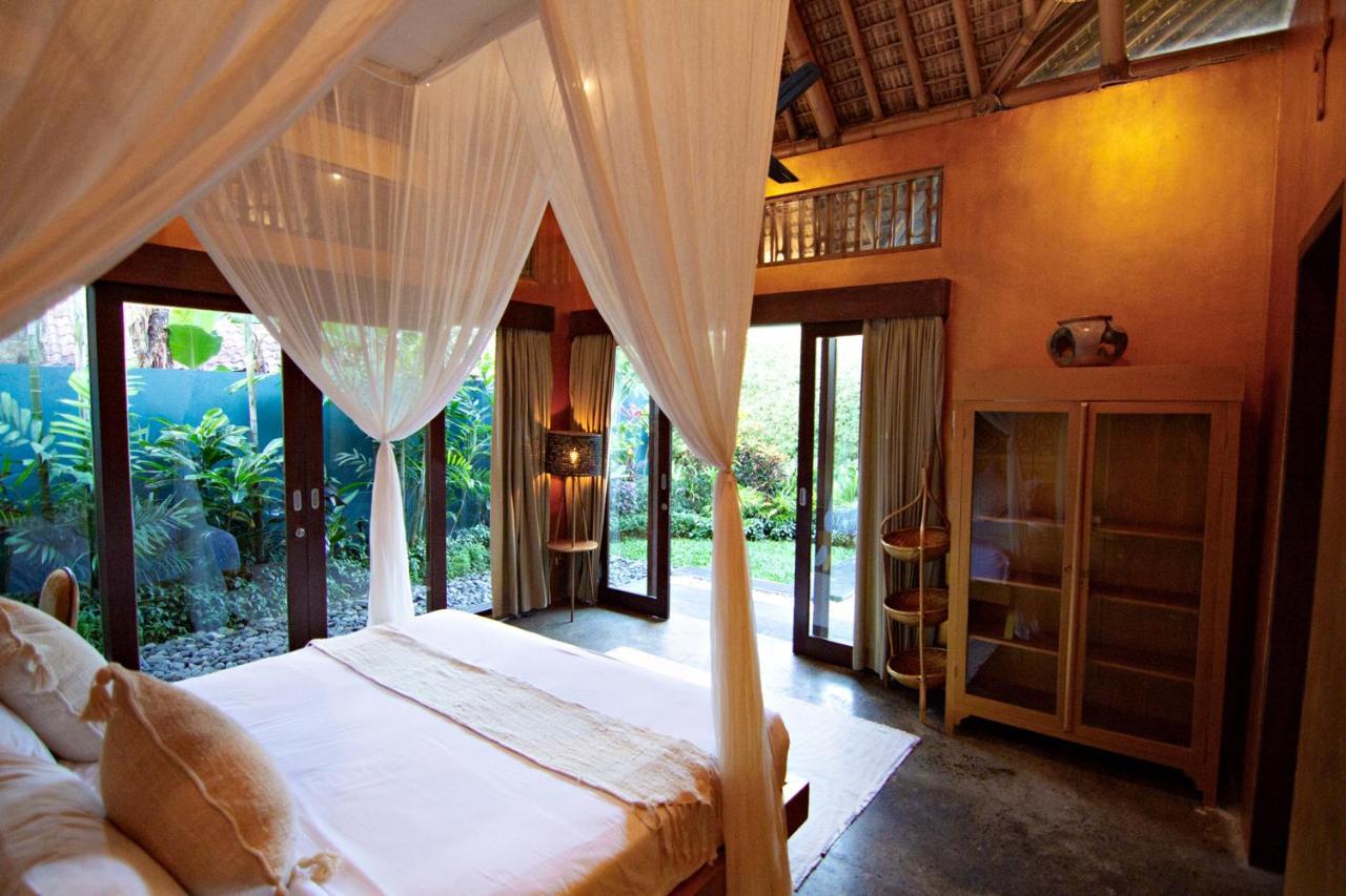 Joyously Raw - Free Upgrade Subject To Availability Couette-café *
