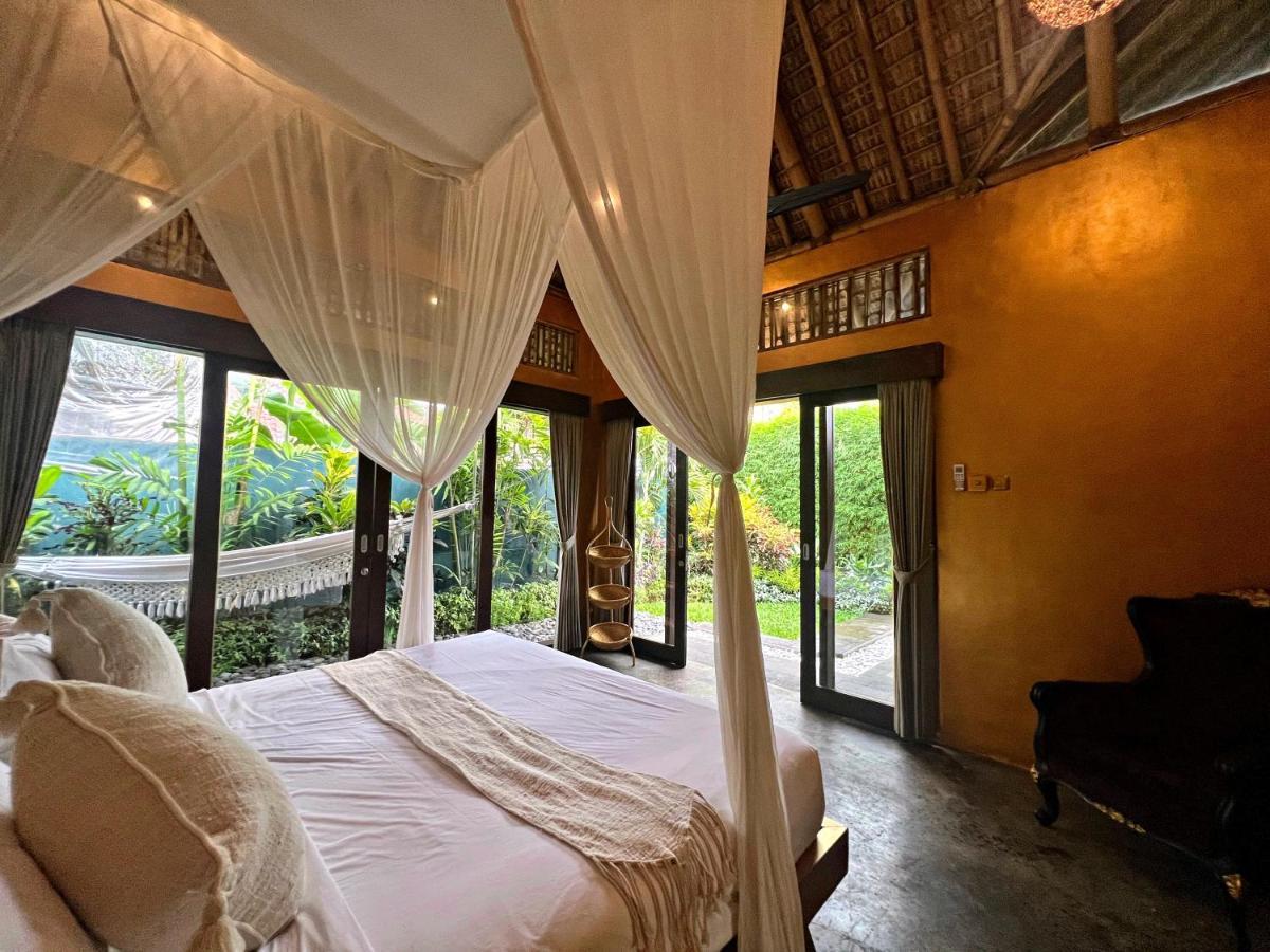 Couette-café Joyously Raw - Free Upgrade Subject To Availability *