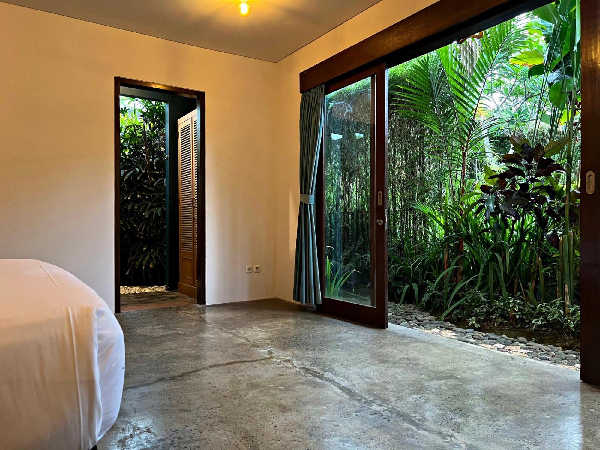 Couette-café Joyously Raw - Free Upgrade Subject To Availability *